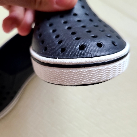 Native Shoes🖤 - Picture 8 of 9